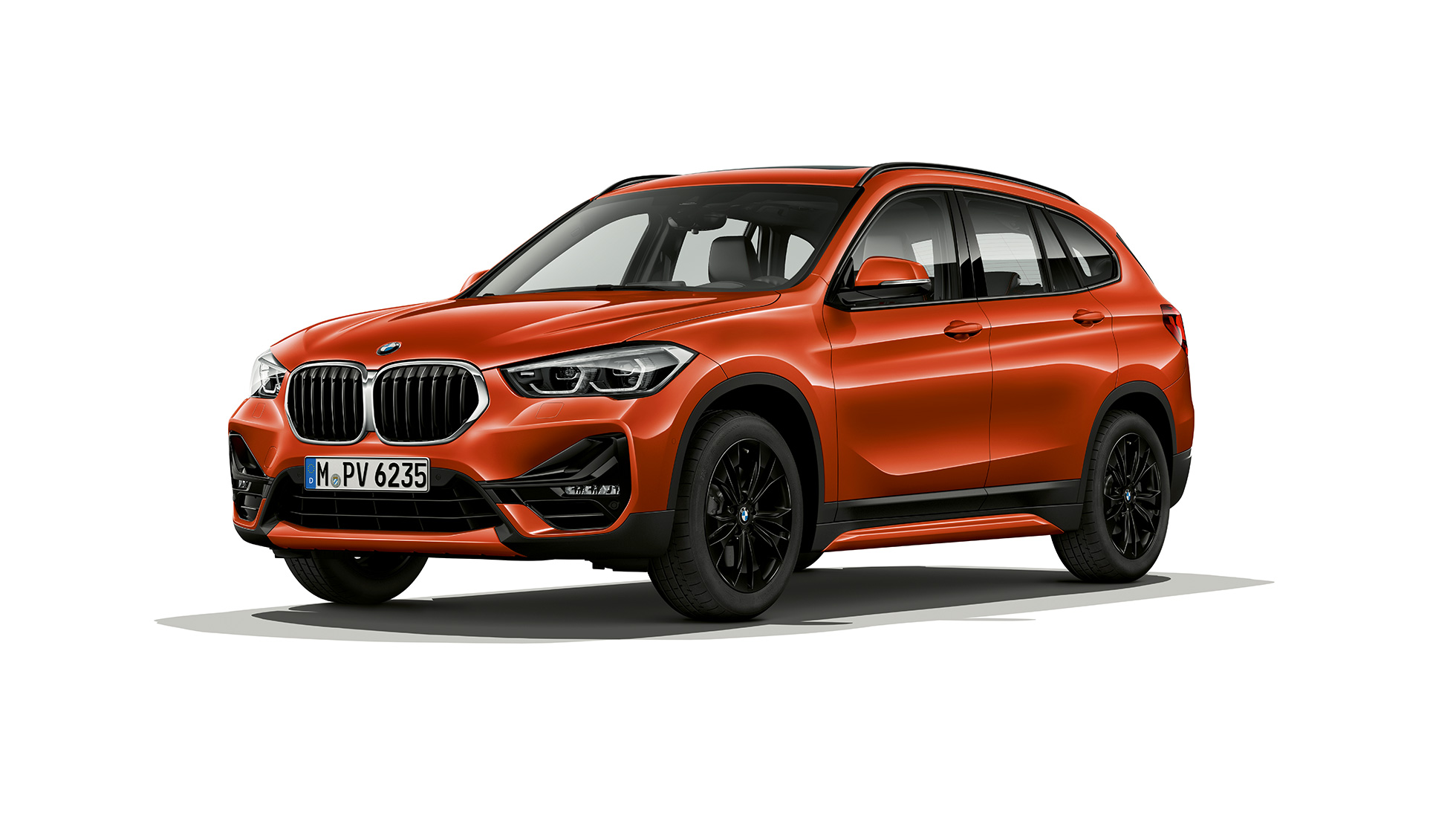 BMW X1, Sport Line modell, háromnegyedes elölnézet. BMW X1, Sport Line modell, háromnegyedes elölnézet, stúdióban.