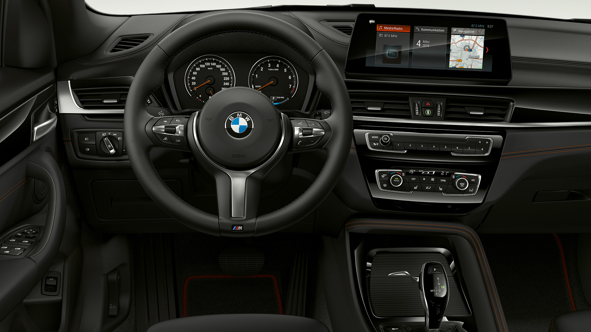 BMW X1, Spor Line modell, belső tér. BMW X1, Sport Line modell, belső tér, fókuszban a műszerfal.