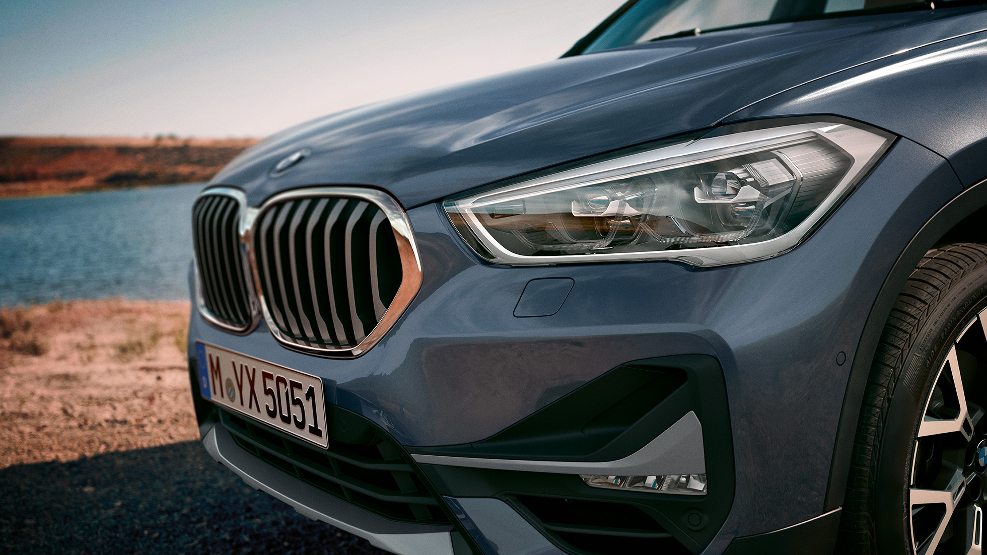 BMW X1, LED-es adaptív fényszórók. BMW X1, a LED-es Adaptív fényszórók közelről.