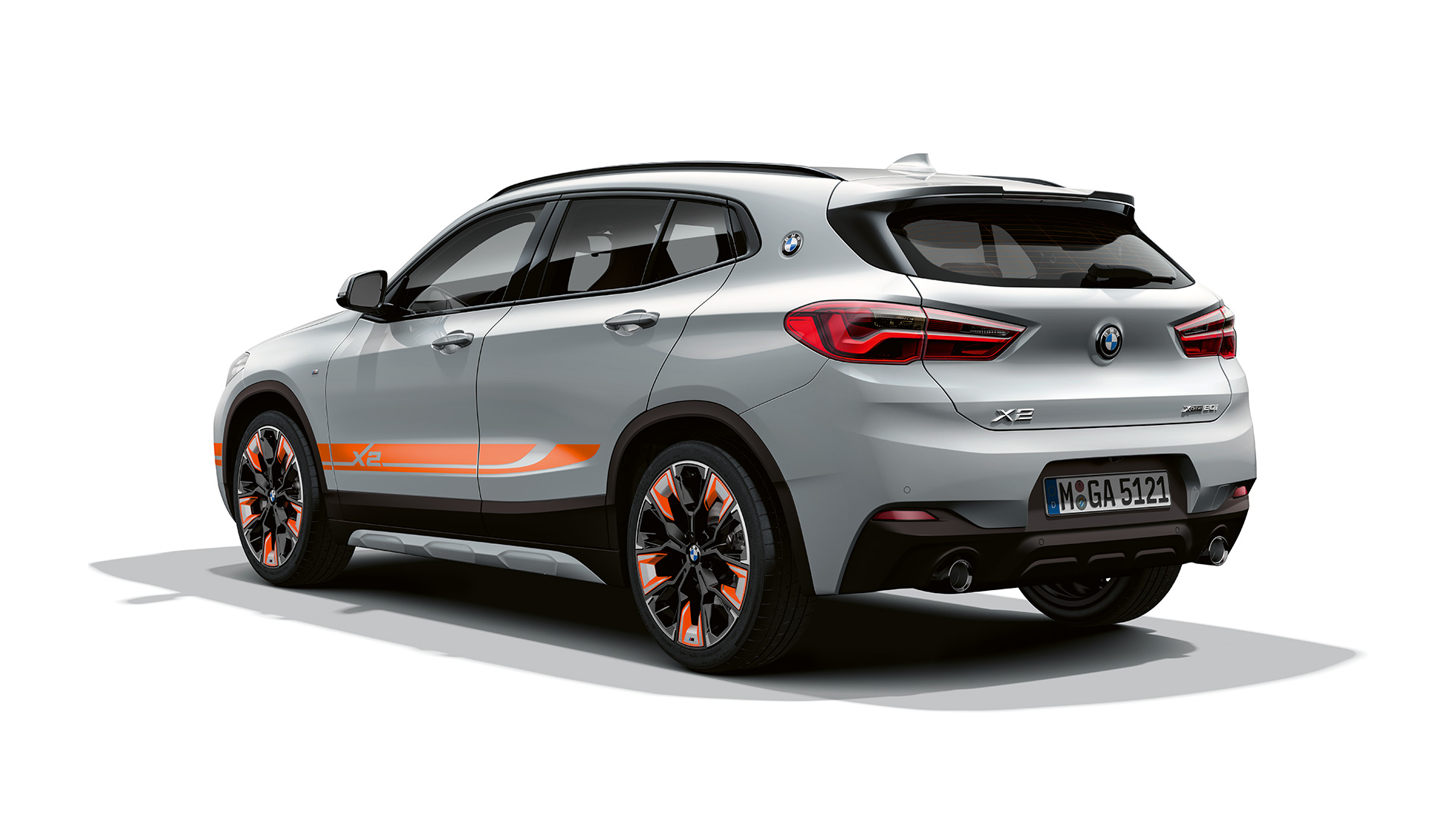 Rézsútos hátulnézet, BMW X2 sDrive20i, Advantage modell BMW X2 sDrive20i, Advantage modell, 2018, F39, Mediterrán kék metál, rézsútos hátulnézet