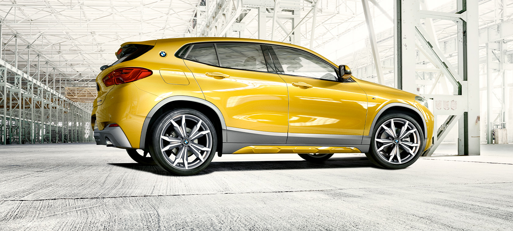 Rézsútos elölnézet, BMW X2, F39 Rézsútos elölnézet, BMW X2, F39, M Brooklyn szürke