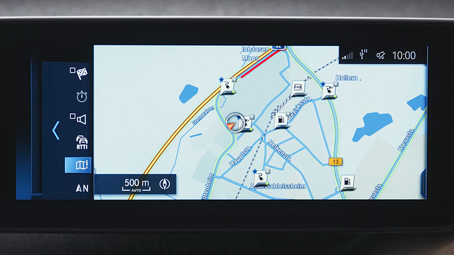 Egy plug-in hibrid BMW navigációs rendszere Egy plug-in hibrid BMW navigációs rendszere közelről