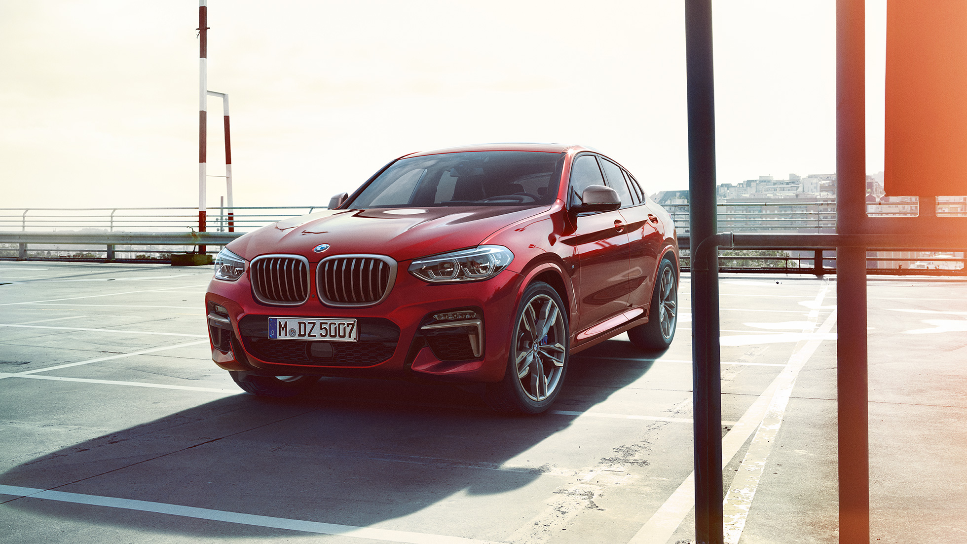 BMW X4 külső BMW X4 M40i, G02, 2018, Flamenco vörös briliáns hatással, rézsútos elölnézet