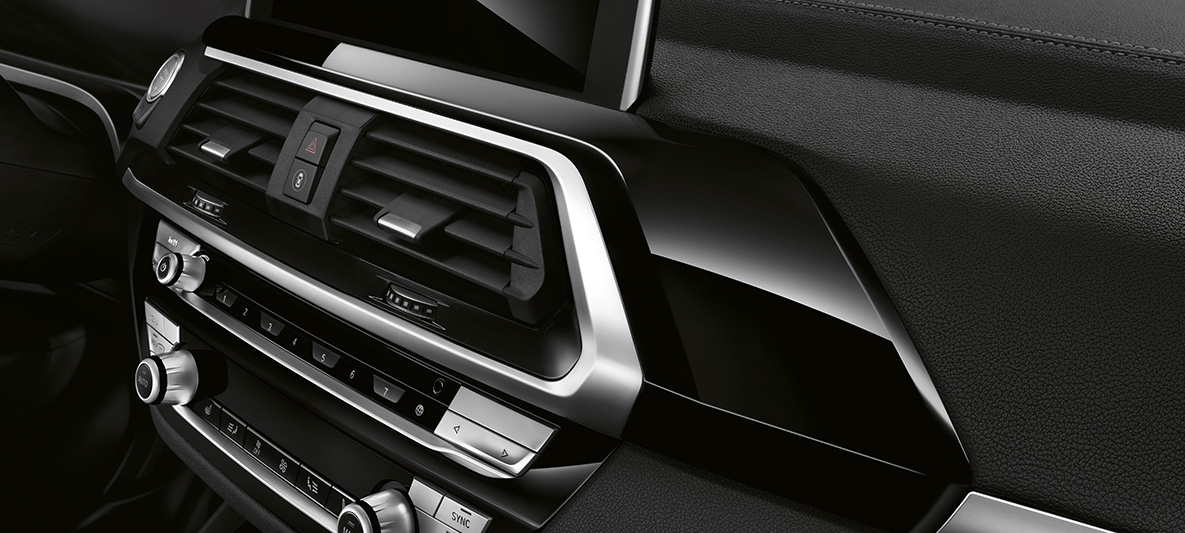 BMW Individual Zongoralakk belső díszítőelemek, BMW X4 BMW Individual Zongoralakk belső díszítőelemek, BMW X4, G02, 2018, belső tér