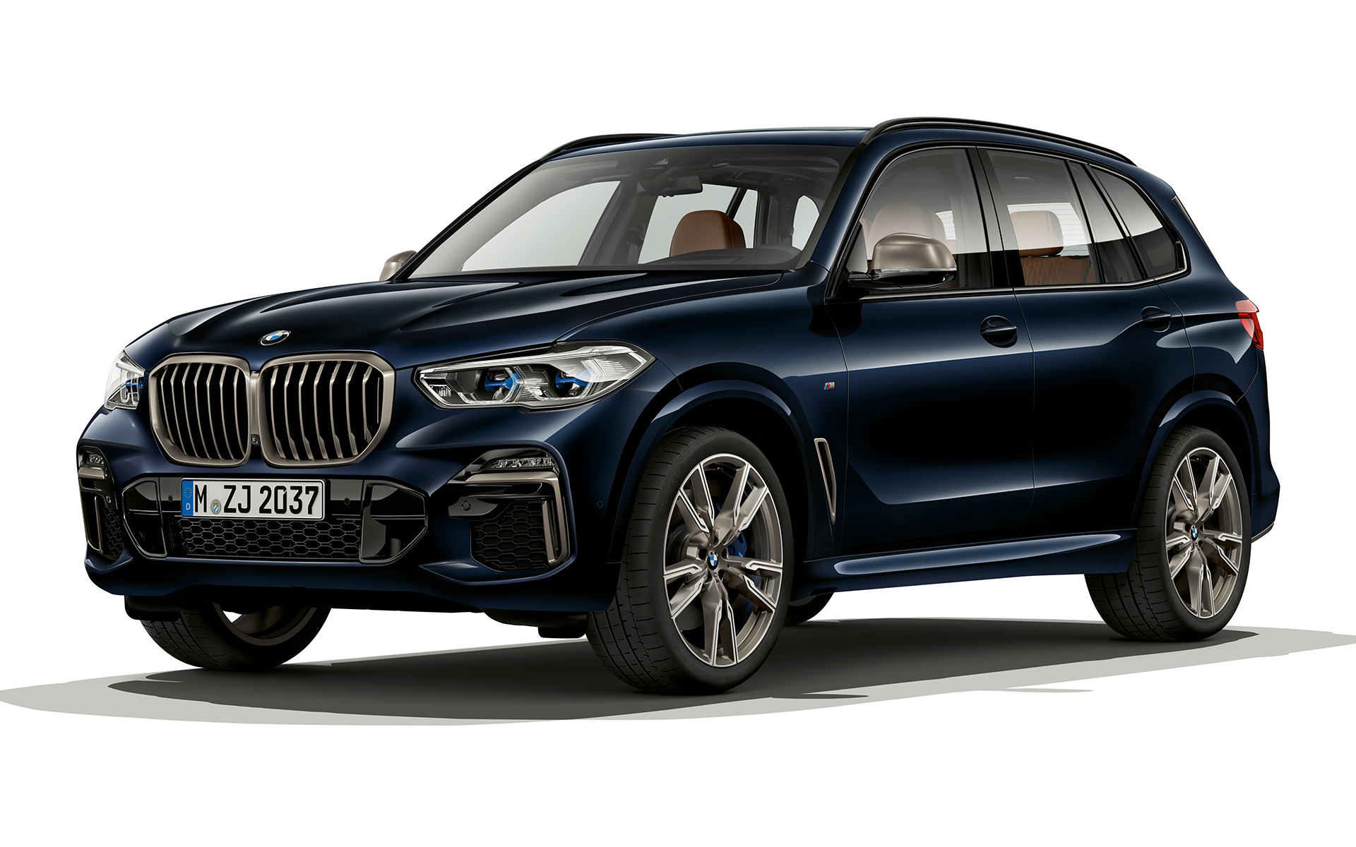 A BMW X5 M50d orr-része Éjszakai felvétel a BMW X5 M50d orr-részéről