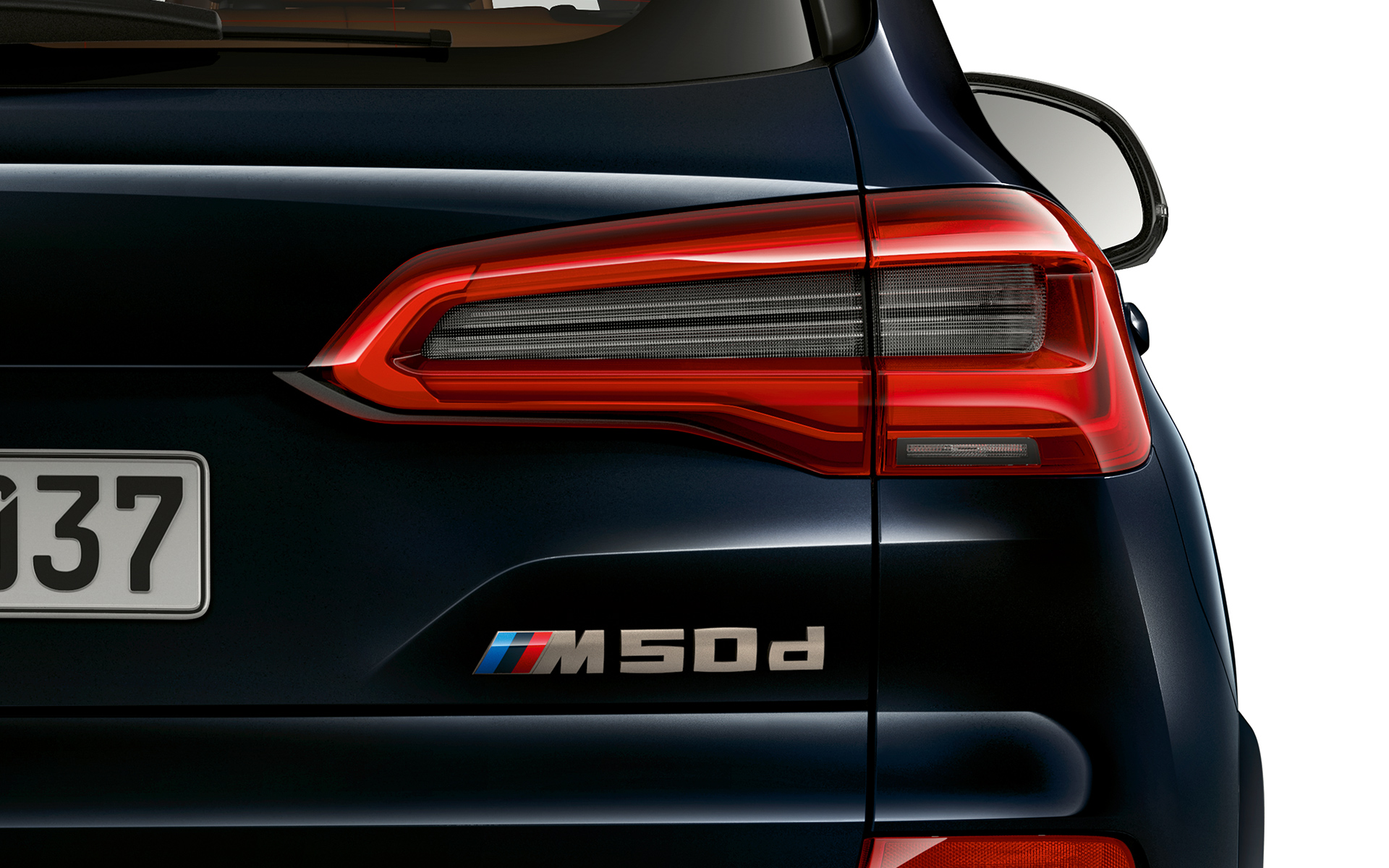 Hátsó felirat a BMW X5 M50d-n Részletgazdag felvétel a BMW X5 M50d modellmegjelöléséről