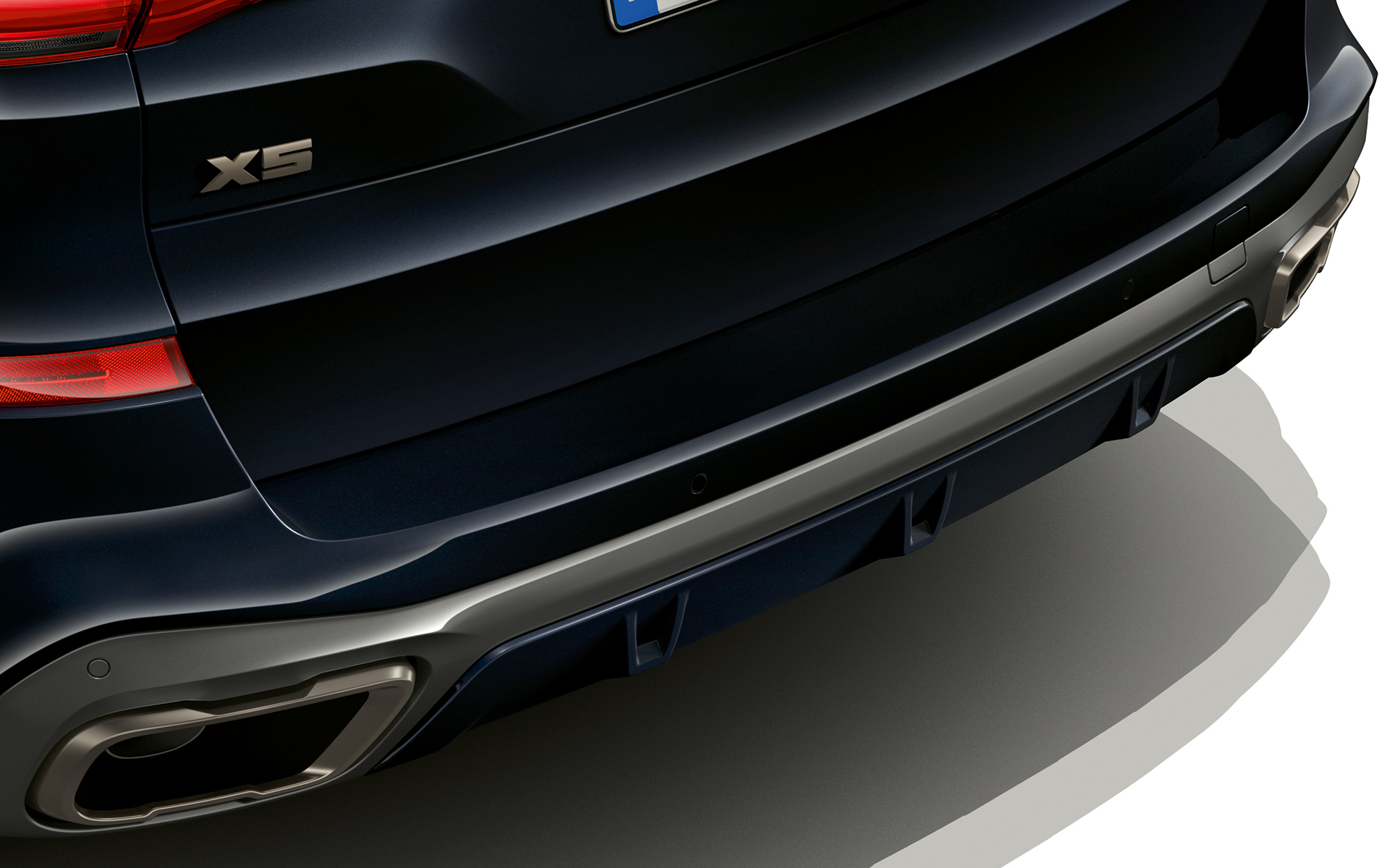 A BMW X5 M50d kipufogója A BMW X5 M50d M Sport kipufogója és diffúzora