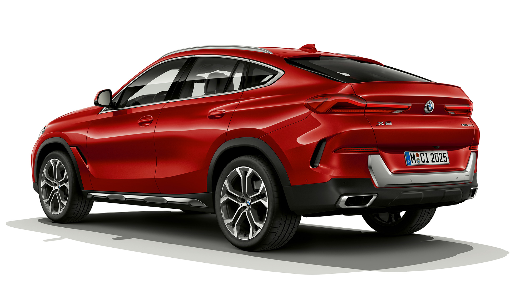 BMW xLine felszereltségű BMW X6, farrész. A BMW X6 BMW xLine változata rézsútos hátulnézetből.