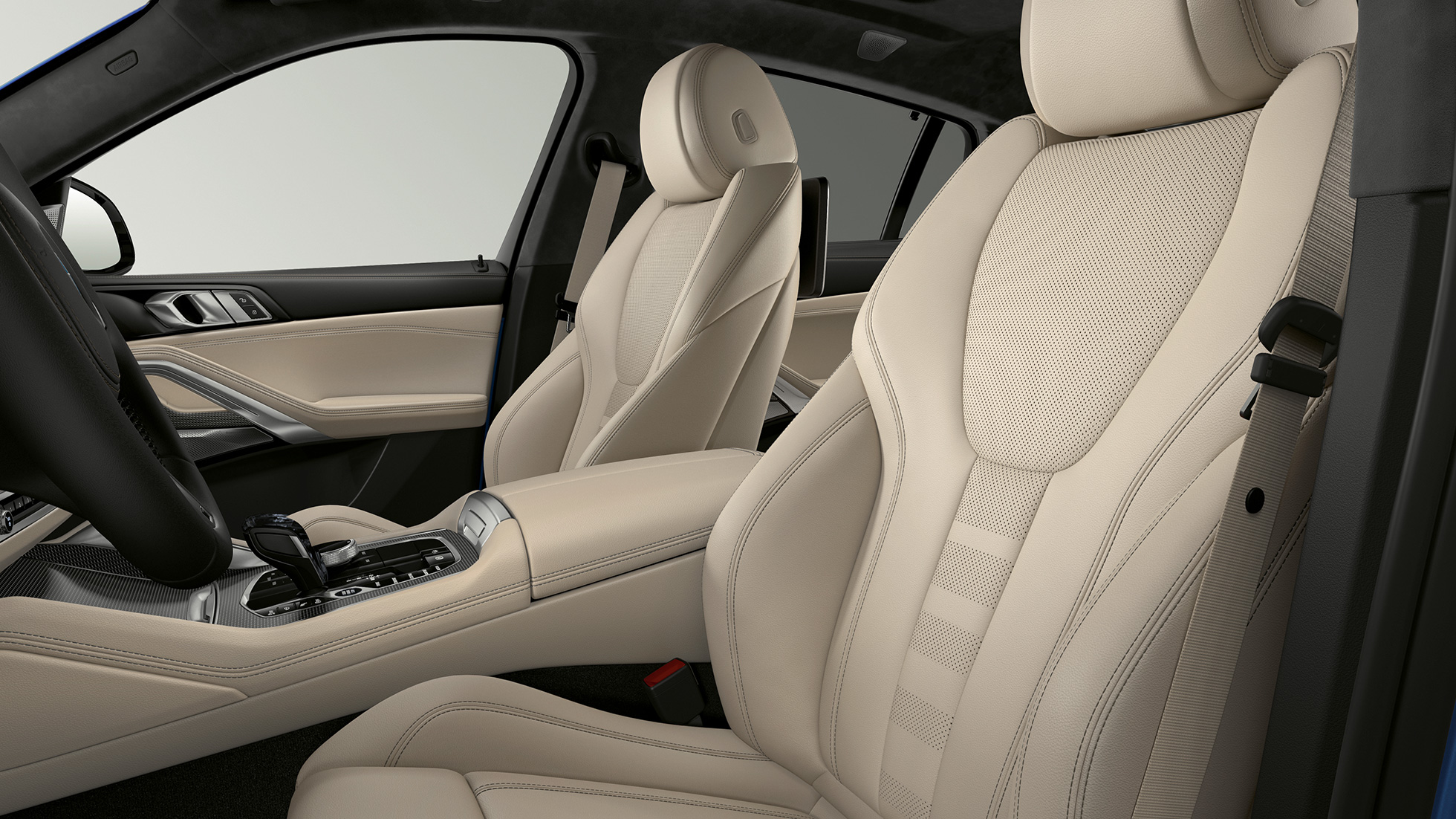 M Sport csomaggal ellátott BMW X6, kárpit. Egy M Sport csomaggal ellátott BMW X6 belső tere a kárpittal.