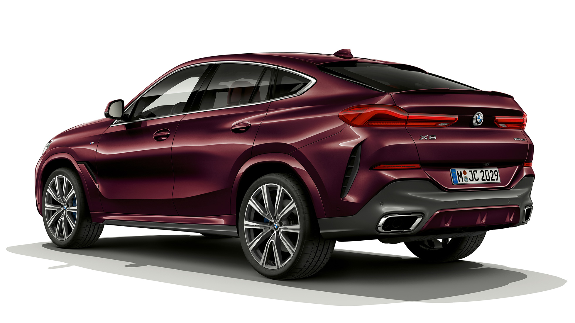 BMW Individual felszereltségű BMW X6, farrész. Egy BMW Individual felszereltségű BMW X6 rézsútos hátulnézetből.