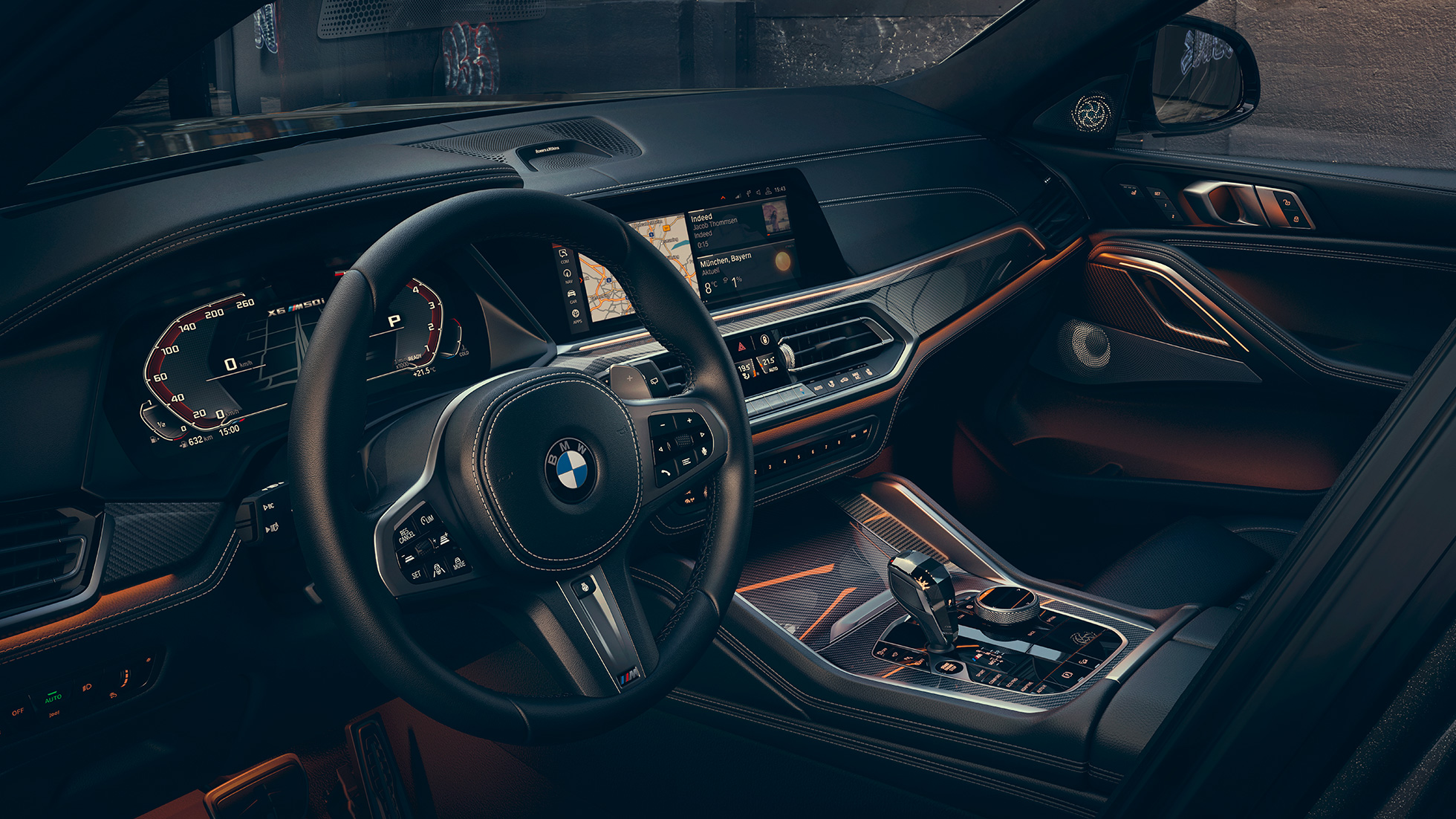 A műszerfal a 12,3” méretű kijelzőkkel. A BMW X6 műszerfala a 12,3” méretű kijelzőkkel.