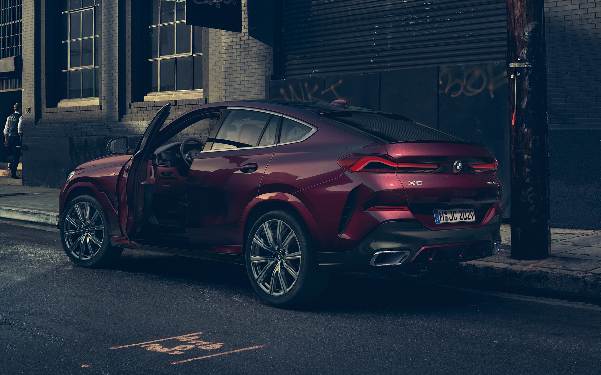 Rézsútos hátulnézet, BMW X6 Individual, G06, 2019 BMW X6 Individual, G06, 2019, Ametrin metál, rézsútos hátulnézet