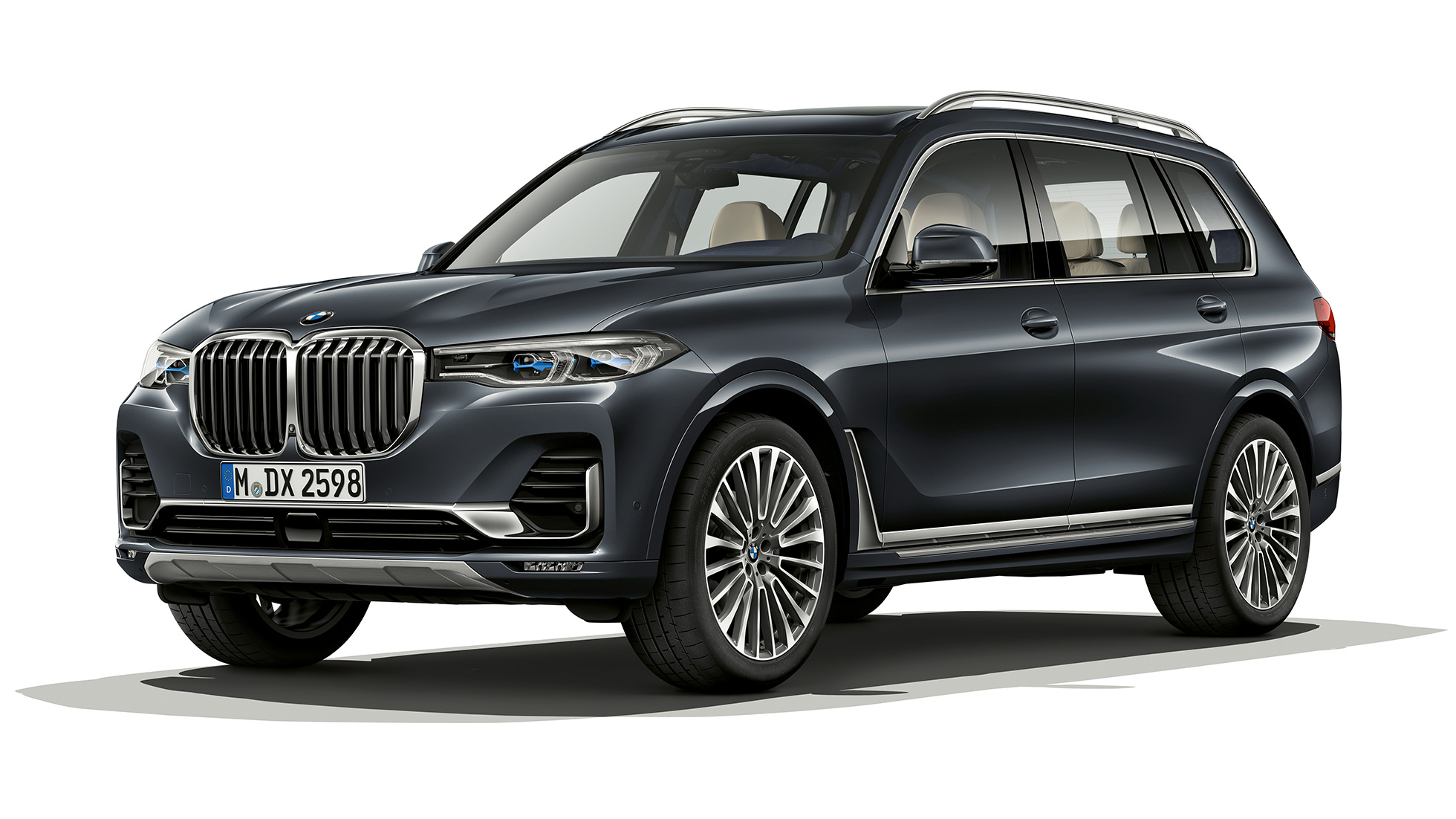 BMW X7 Design Pure Excellence Egy Design Pure Excellence felszereltségű BMW X7 háromnegyedes elölnézetből, stúdióban