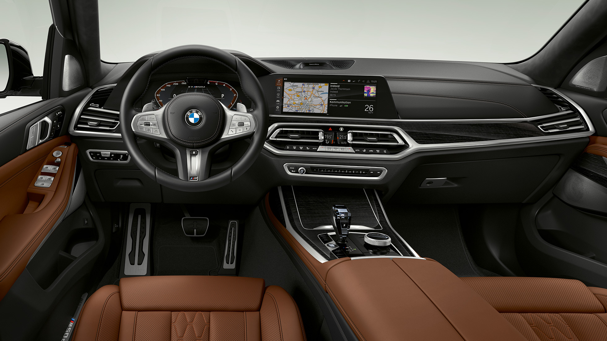BMW X7, BMW X7 M50d, műszerfal A BMW X7 BMW X7 M50d változatának műszerfala szemből, közelről