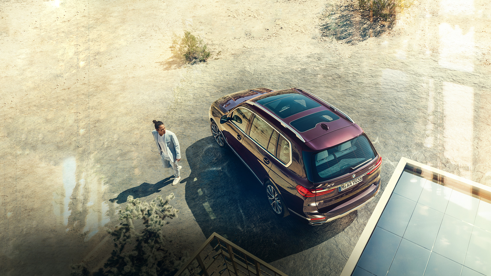 BMW Individual X7 xDrive40i, felülnézet Egy álló, Ametrin metálfényezésű BMW X7 felülről, G07 2019