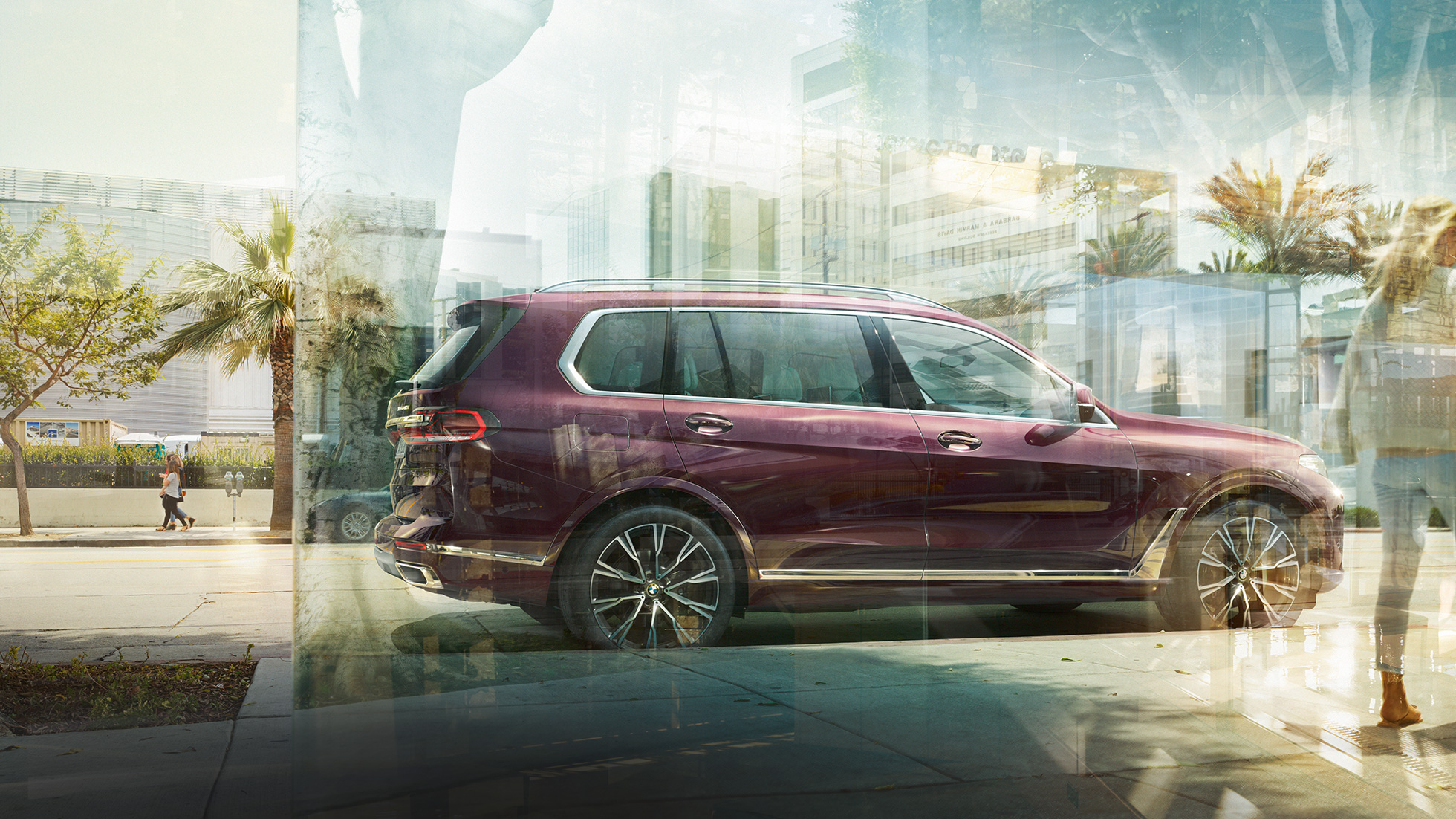 BMW Individual X7 xDrive40i, oldalnézet Egy álló, Ametrin metálfényezésű BMW X7 oldalnézetből