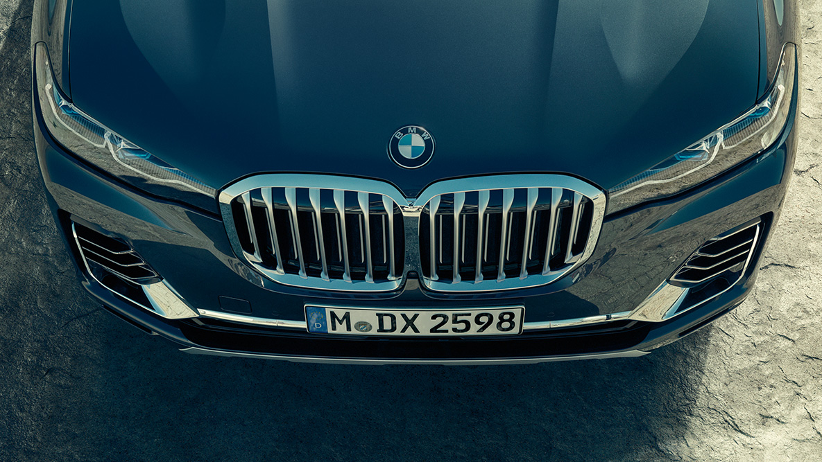 BMW vesék a BMW X7-en BMW vesék: a BMW X7 orr-része felülnézetből