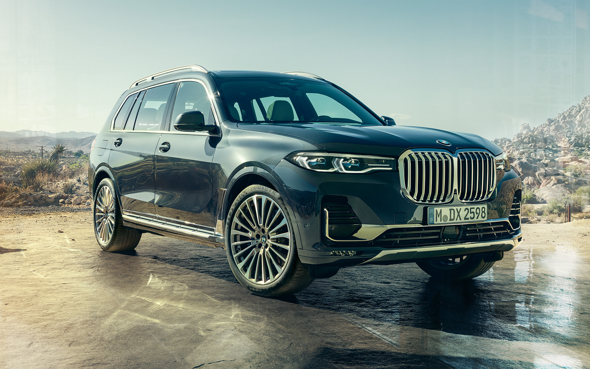 Külső, rézsútos elölnézet, BMW X7, G07, 2019 BMW X7, G07, 2019, egy sivatagos tájon látható autó kívülről, rézsútos elölnézetből
