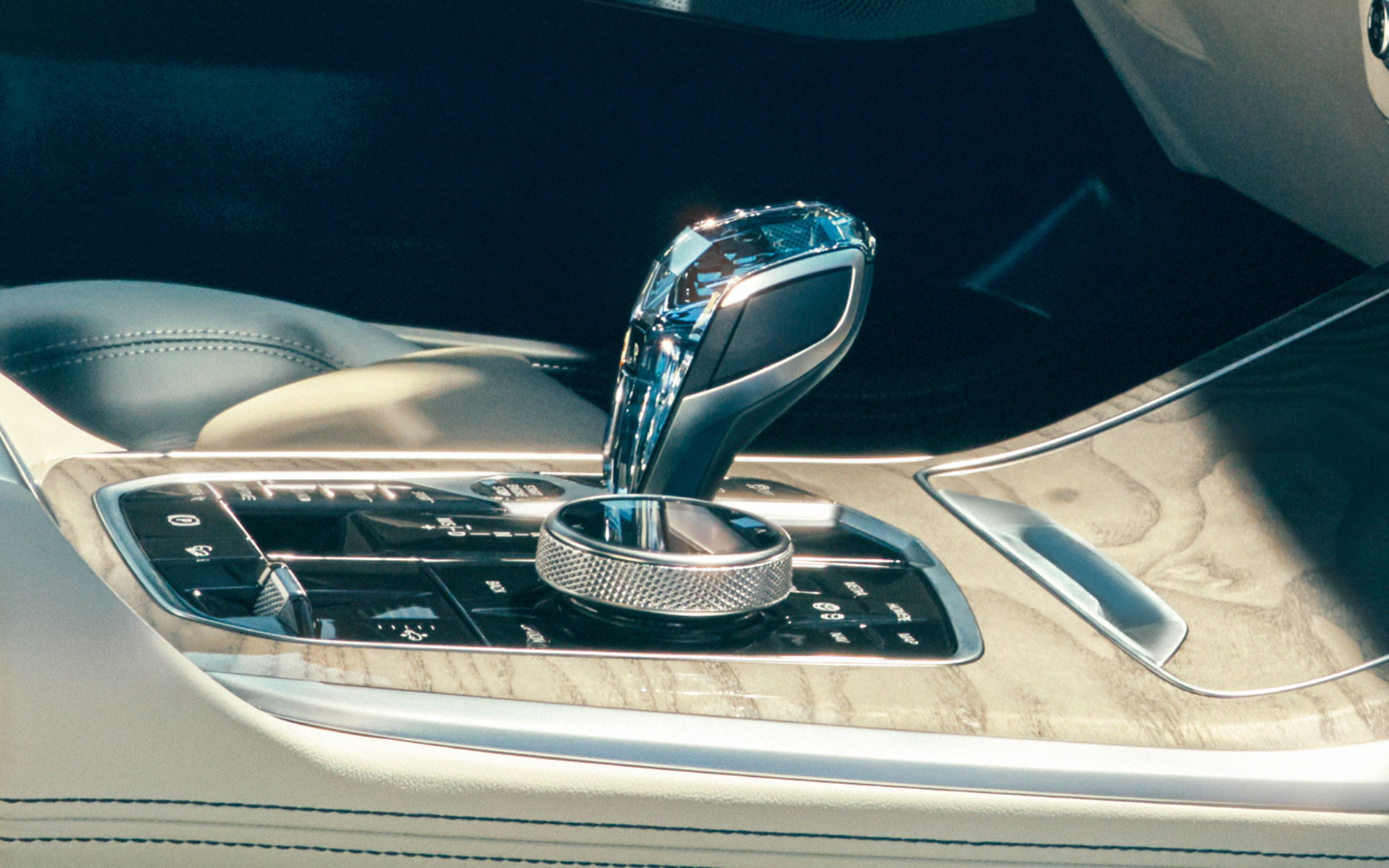 CraftedClarity metszett üveg díszítőelemek, BMW X7, G07, 2019 CraftedClarity metszett üveg díszítőelemek, BMW X7, G07, 2019