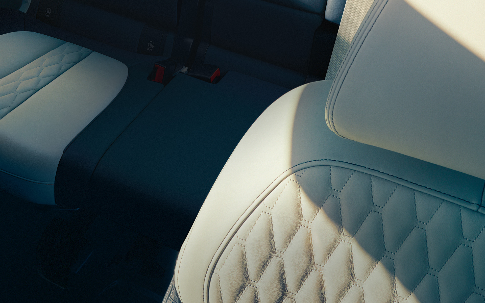 CraftedClarity metszett üveg díszítőelemek, BMW X7, G07, 2019 CraftedClarity metszett üveg díszítőelemek, BMW X7, G07, 2019