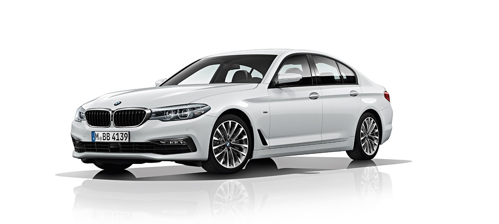 BMW 5-ös Limousine A fehér 5-ös BMW háromnegyedes elölnézete.