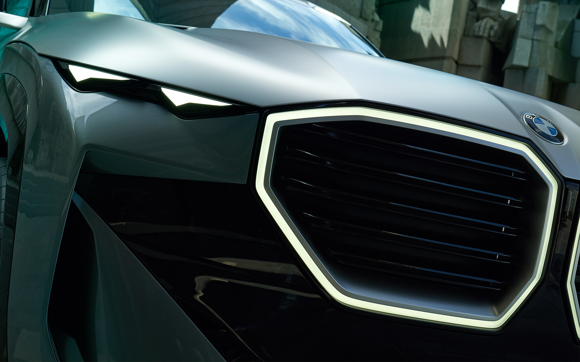 BMW Concept XM (G09), egy álló autó veséi közelről BMW Concept XM (G09), egy álló autó veséi közelről