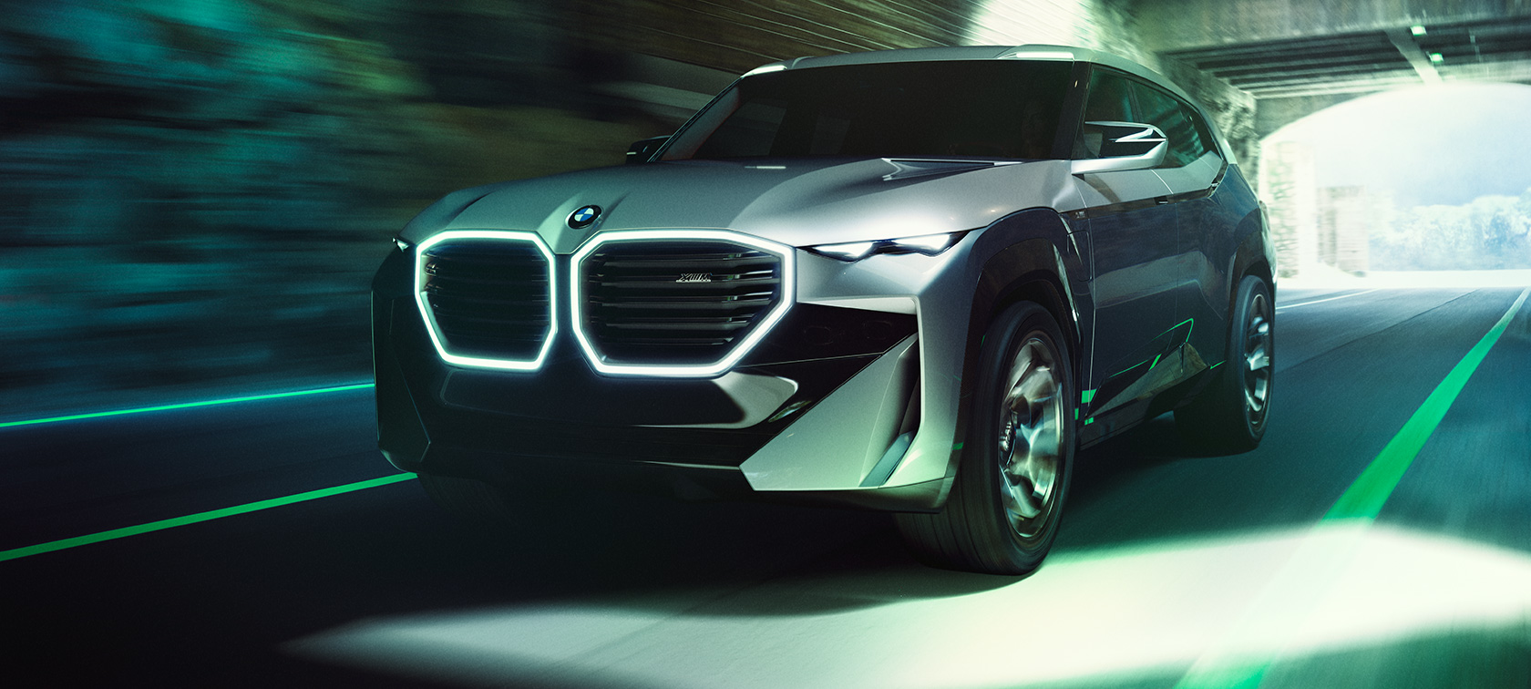 BMW Concept XM (G09), egy álló autó rézsútos elölnézetből BMW Concept XM (G09), egy álló autó rézsútos elölnézetből