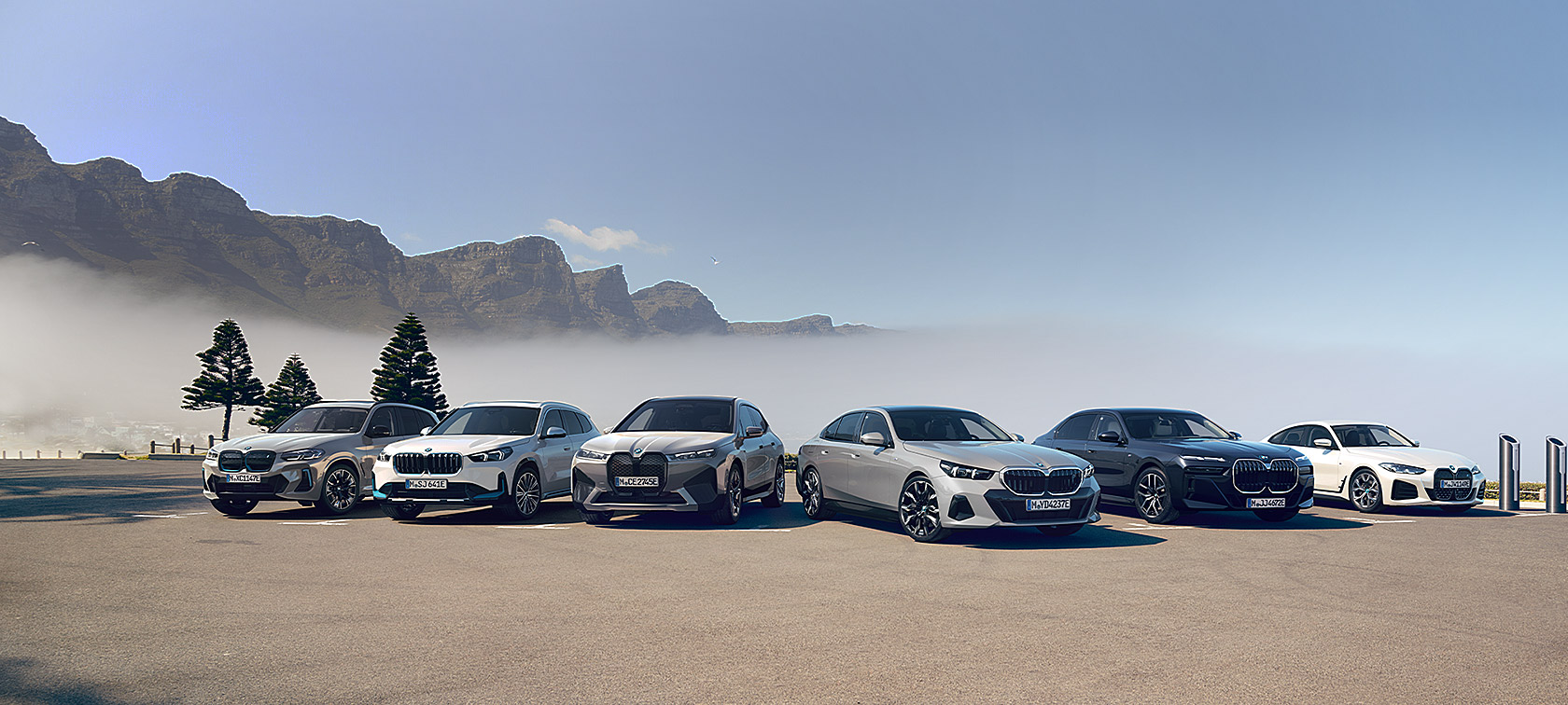BMW 5 Limousine mild hibrid technológiával, 2020, G30, egy mozgó autó