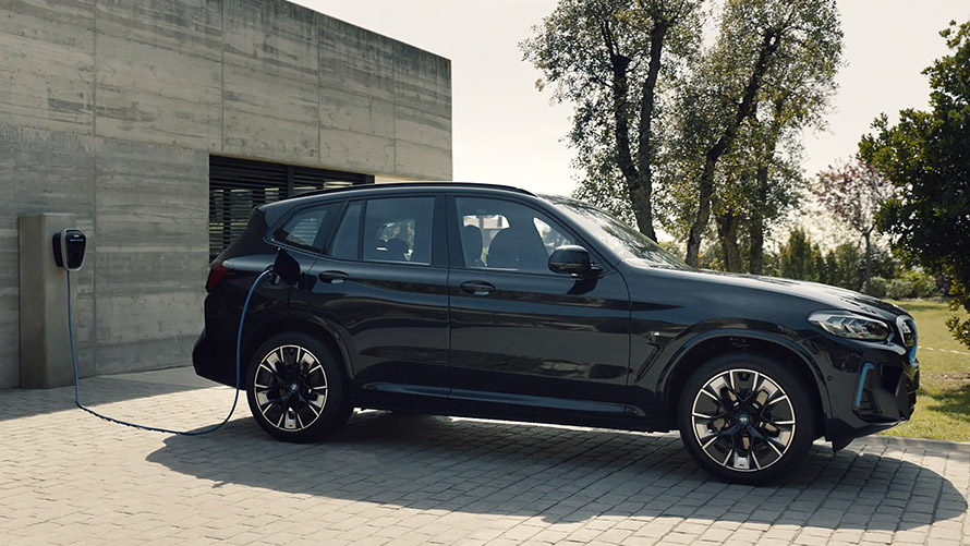 BMW elektromos autók, BMW iX3, otthoni töltés, videó BMW elektromos autók, BMW iX3, otthoni töltés, videó