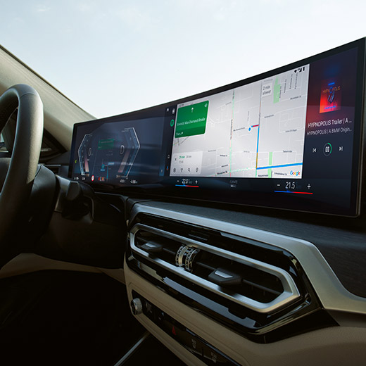 Töltésre optimalizált útvonalak a BMW Curved Display kijelzőn
