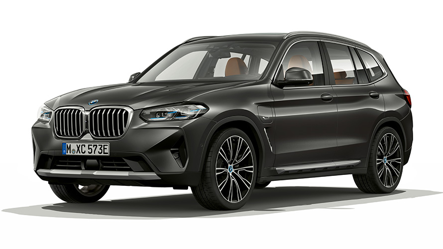 BMW X3 xDrive30e, G01 PHEV, egy álló autó rézsútos elölnézetből