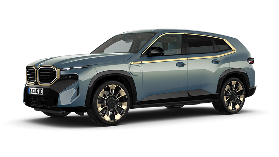 BMW XM, G09 PHEV, egy álló autó elölnézetből