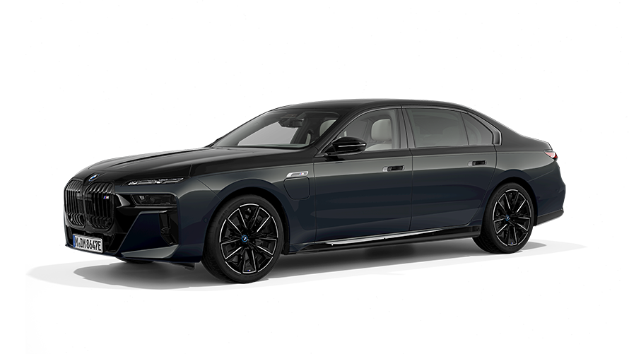 BMW M760e xDrive, G70 PHEV, egy álló autó rézsútos elölnézetből