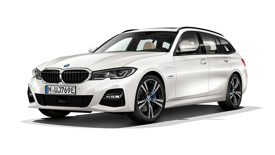 BMW 3 Touring, plug-in hibrid, rézsútos elölnézet BMW 3 Touring, plug-in hibrid, stúdiófelvétel, rézsútos elölnézet