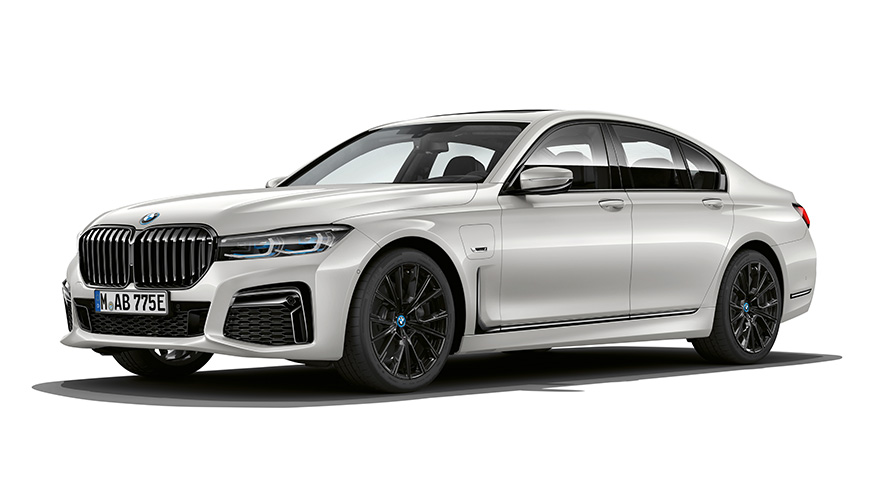 BMW 745e Limousine, PHEV jármű, rézsútos elölnézet BMW 745e Limousine, PHEV jármű, stúdiófelvétel, rézsútos elölnézet