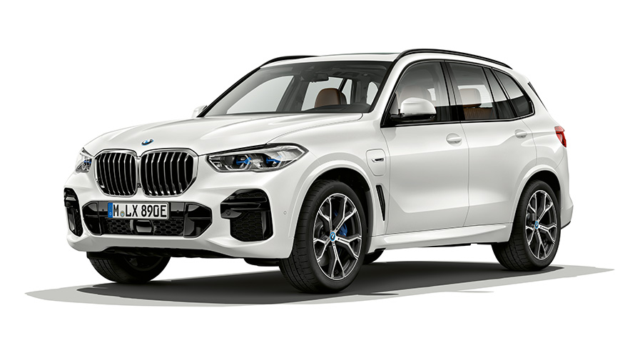 BMW X5 xDrive45e, PHEV jármű, rézsútos elölnézet BMW X5 xDrive45e, PHEV jármű, stúdiófelvétel, rézsútos elölnézet