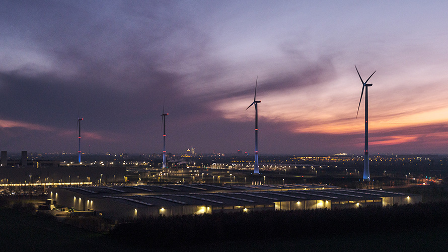 Szélenergia, BMW Fenntarthatóság BMW Fenntarthatóság, szélenergia, a BMW lipcsei gyárának négy szélturbinája