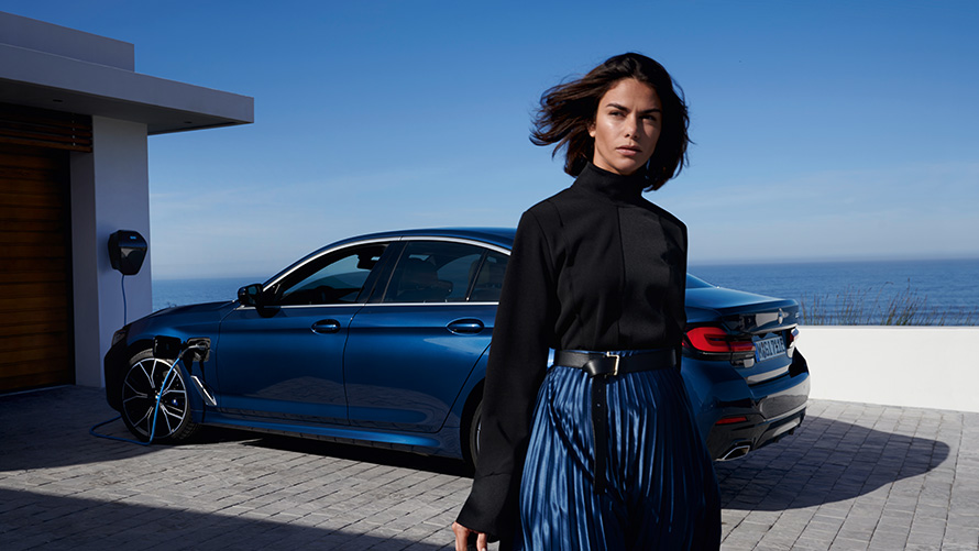 Elektromos jármű, töltési ponti, töltés a munkahelyen BMW e-mobilitás, elektromos jármű, töltési pont, töltés a munkahelyen