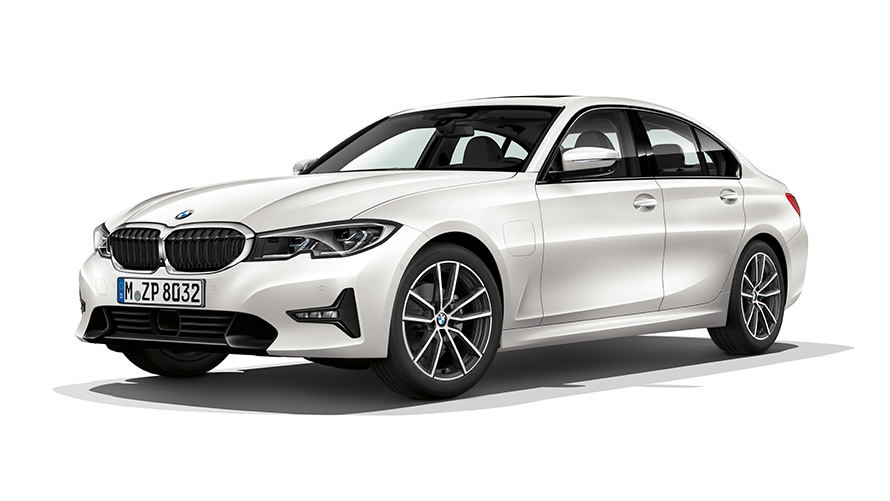 BMW 3 Limousine, plug-in hibrid, rézsútos elölnézet BMW 3 Limousine, plug-in hibrd, stúdiófelvétel, rézsútos elölnézet