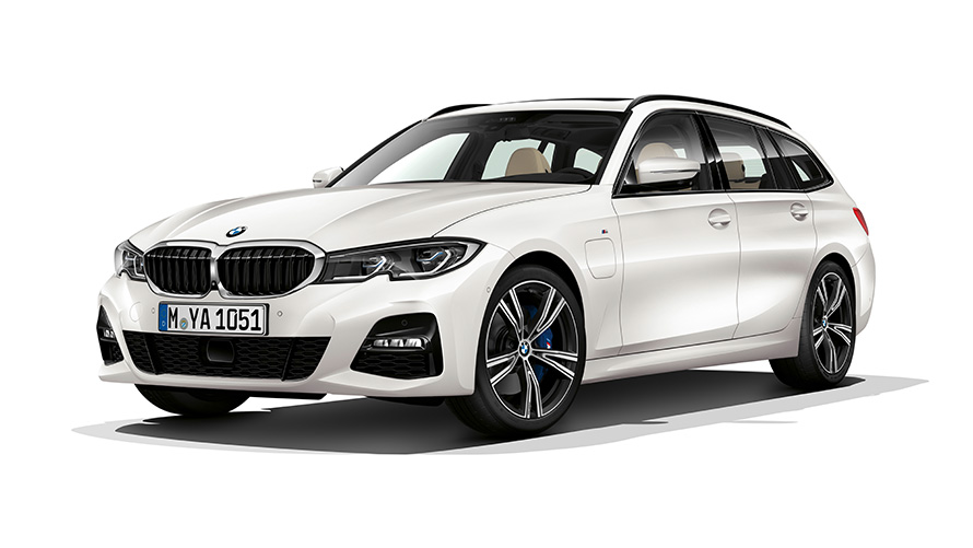 BMW 3 Touring, plug-in hibrid, rézsútos elölnézet BMW 3 Touring, plug-in hibrid, stúdiófelvétel, rézsútos elölnézet
