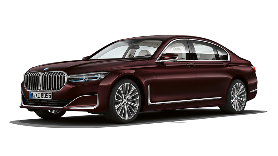 BMW 745e Limousine, PHEV jármű, rézsútos elölnézet BMW 745e Limousine, PHEV jármű, stúdiófelvétel, rézsútos elölnézet