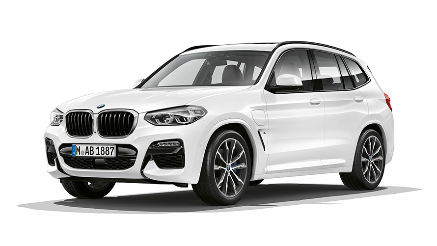 BMW X3 xDrive30e, PHEV jármű, rézsútos elölnézet BMW X3 xDrive30e, PHEV jármű, stúdiófelvétel, rézsútos elölnézet