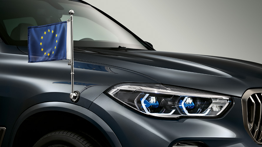 BMW Biztonsági Járművek, Kiegészítő felszereltségek, külső ország nemzeti zászlója BMW Biztonsági Járművek, Kiegészítő felszereltségek, külső ország nemzeti zászlója