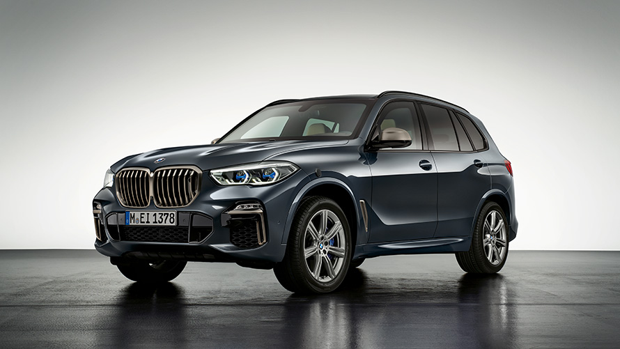 BMW Biztonsági Járművek, BMW X5 Protection VR6, sértetlen BMW Biztonsági Járművek, BMW X5 Protection VR6, egy sértetlen autó rézsútos elölnézetből