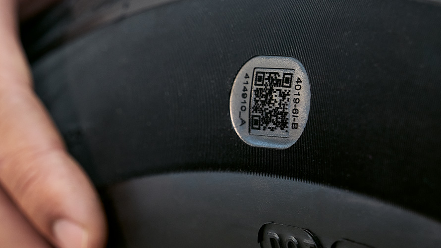BMW gumiabroncsok, QR-kóddal ellátott gumi BMW gumiabroncsok, QR-kóddal ellátott gumi