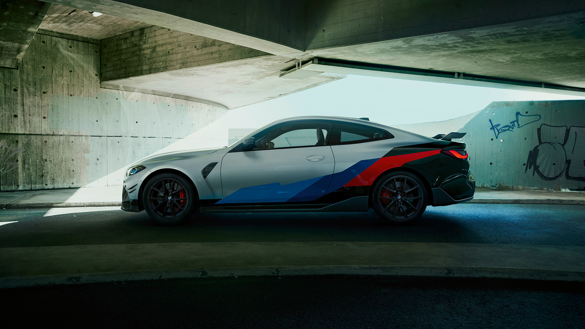BMW M4, G82, oldalnézet BMW M Performance Parts, BMW M4, G82, oldalnézet