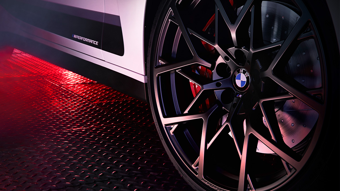 20" M Performance keréktárcsa, Y-küllős 795 M, Jet fekete, matt, kovácsolt, BMW 4 Coupé, G22 20" M Performance keréktárcsa, Y-küllős 795 M, Jet fekete, matt, kovácsolt, BMW 4 Coupé, G22, közelről