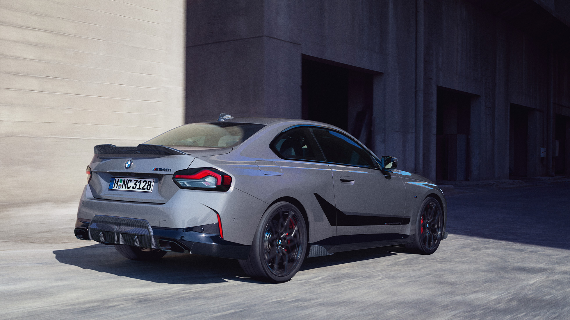 BMW 2 Coupé, G42, 2021, rézsútos hátulnézet BMW M Performance Parts, BMW 2 Coupé, G42, rézsútos hátulnézet