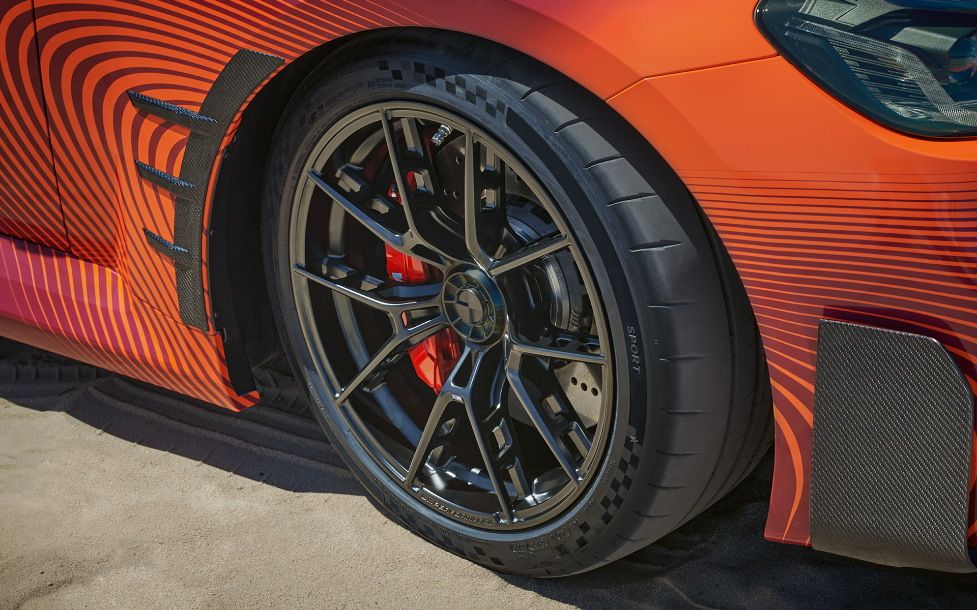 BMW M2 Coupé, G87, BMW M Performance Parts, 19"/20" M Performance kovácsolt keréktárcsa, Y-küllős 963 M, központi anyás, matt Jet fekete, komplett nyári kerékkészlet részeként BMW M2 Coupé, G87, 2023, BMW M Performance Parts, 19"/20" M Performance kovácsolt keréktárcsa, Y-küllős 963 M, központi anyás, matt Jet fekete, komplett nyári kerékkészlet részeként