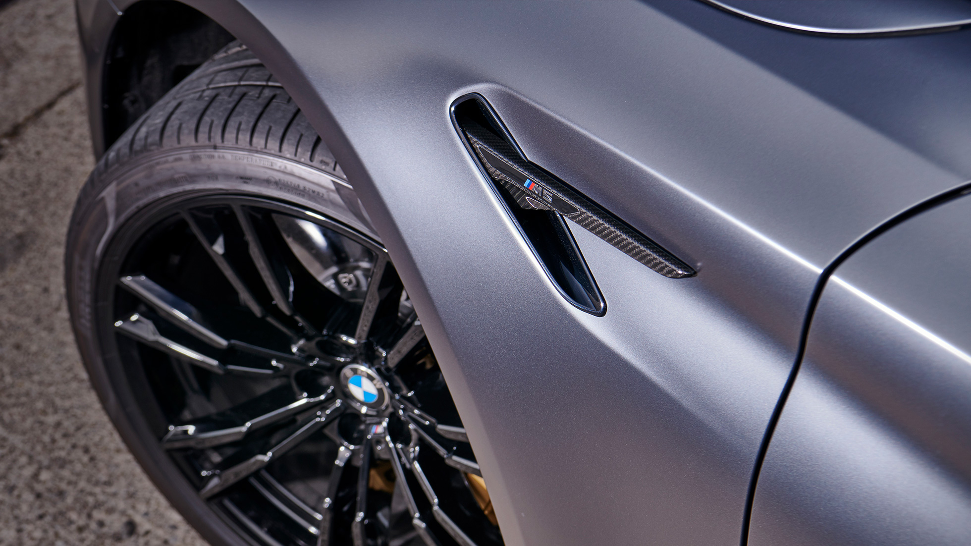 BMW M Performance karbonszálas Air Breather dekorborítás BMW M Performance dizájn, karbonszálas Air Breather dekorborítás